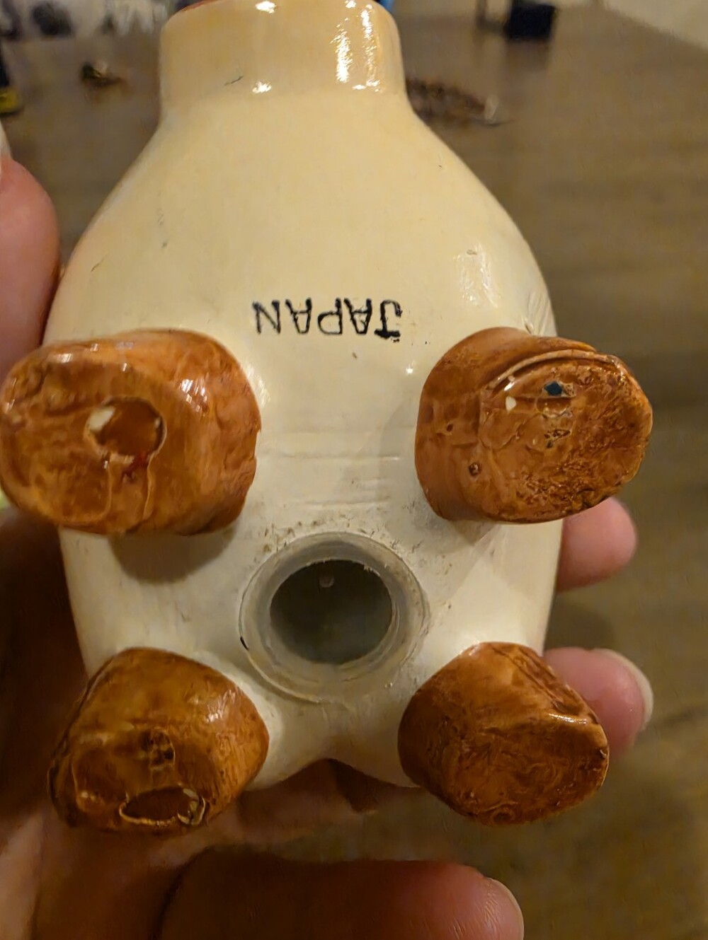 Vintage Japan Hand-Painted Kissing Pig Salt & Pepper Shakers - Picture 7 of 9
